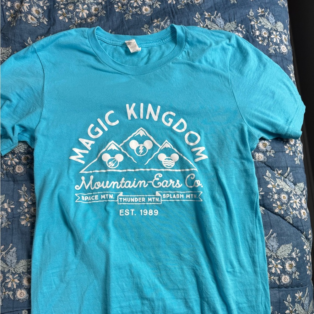 Disney World T-shirt only worn once! Perfect to wear in the magic Kingdom!!